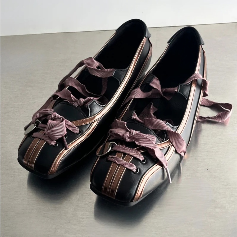 Flat soles made from brown PU leather, complete with brown lace-up ribbons.